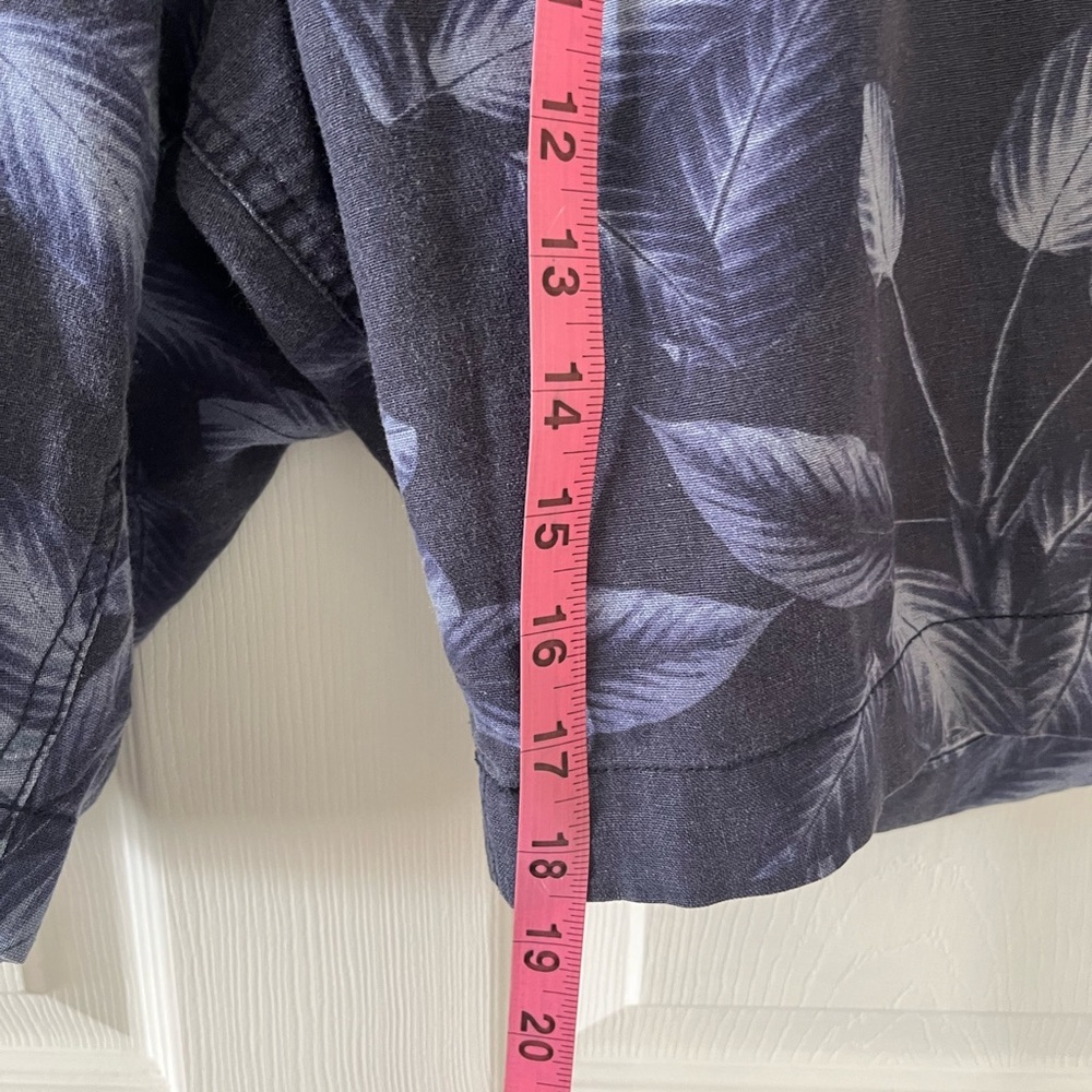 J. Crew Navy Leaf Print Men's Shorts - Picture 4 of 5